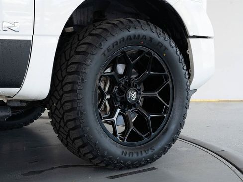 Used 2021 Nissan Titan SV w/ SV Convenience Package AWD/4WD image 13