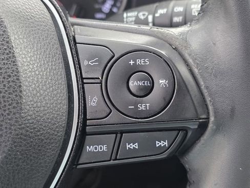 Used 2019 Toyota RAV4 XLE Premium FWD image 25