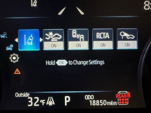 Used 2025 Toyota Sienna LE image 24