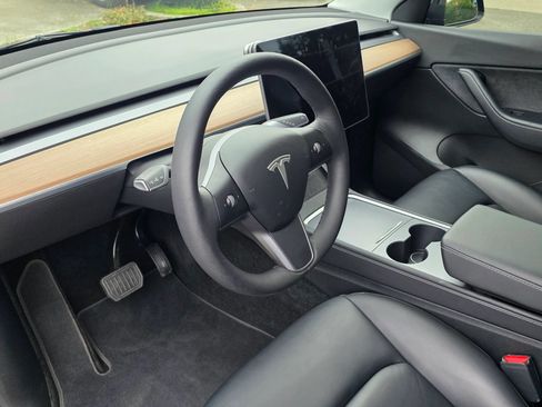 Used 2022 Tesla Model Y Long Range AWD/4WD image 9