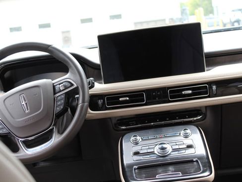 Used 2022 Lincoln Nautilus Reserve FWD image 9