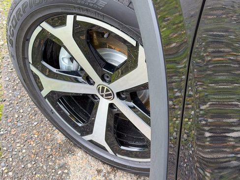 New 2026 Volkswagen Tiguan SE image 10