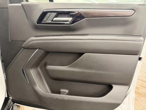 Used 2025 Chevrolet Tahoe LT image 25