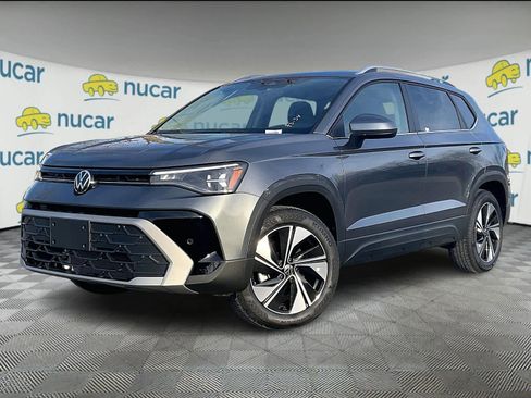 New 2026 Volkswagen Taos SE image 4