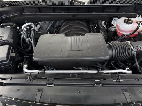 New 2026 Chevrolet Suburban LT image 21