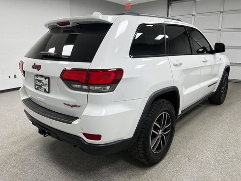 Used 2017 Jeep Grand Cherokee Trailhawk AWD/4WD image 10