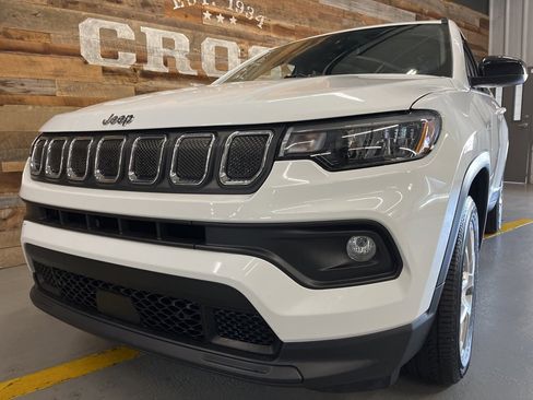 Used 2022 Jeep Compass Latitude image 9