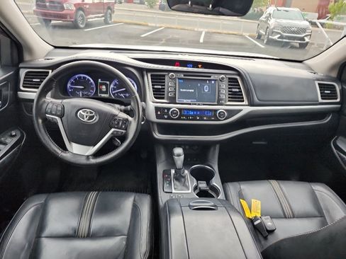 Used 2018 Toyota Highlander SE w/ Protection Package #3 AWD/4WD image 14