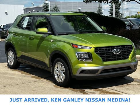 Used 2022 Hyundai Venue SE FWD image 1