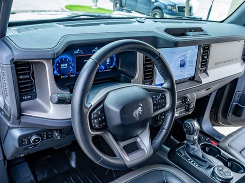 Used 2025 Ford Bronco Outer Banks AWD/4WD image 16