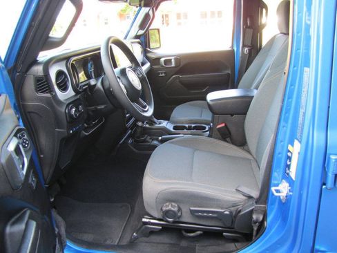Used 2024 Jeep Wrangler Unlimited AWD/4WD image 12