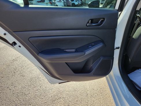 Used 2024 Nissan Altima 2.5 SV image 10