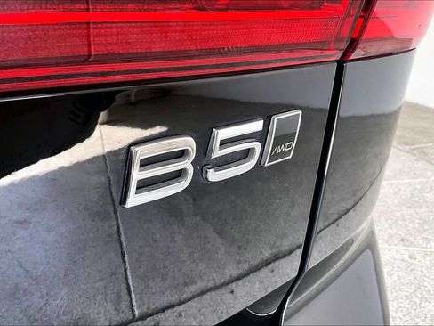 Certified 2024 Volvo XC60 B5 Ultimate w/ Protection Package Premier AWD/4WD image 42