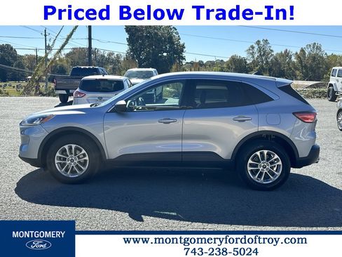 Used 2022 Ford Escape SE image 3