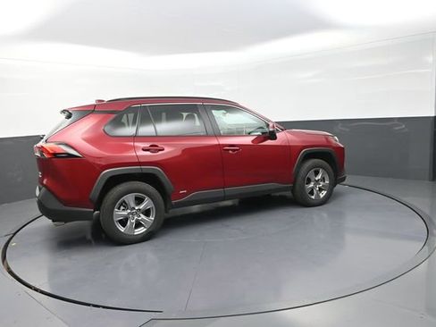 Used 2025 Toyota RAV4 XLE AWD/4WD image 9