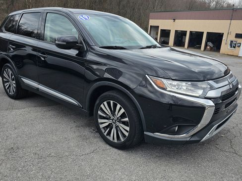 Used 2019 Mitsubishi Outlander AWD image 4