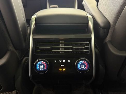 Certified 2025 Land Rover Range Rover SV image 26