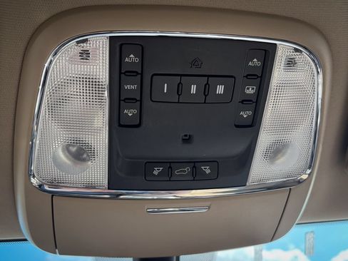 Used 2014 Jeep Grand Cherokee Overland AWD/4WD image 16