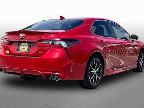 Used 2022 Toyota Camry SE FWD image 2
