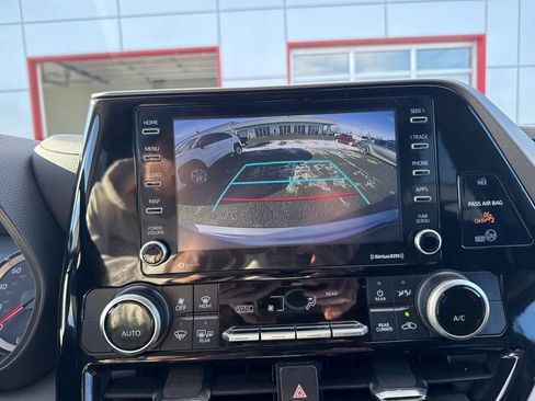 Used 2022 Toyota Highlander L image 22