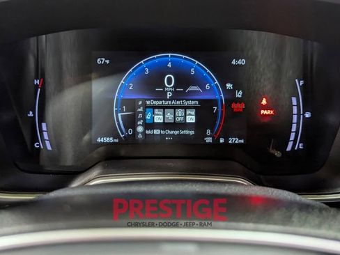 Used 2024 Toyota Corolla Cross XLE image 13