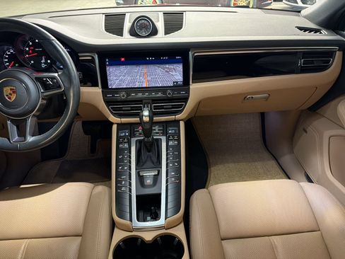 Certified 2021 Porsche Macan AWD/4WD image 17