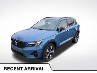 Used 2023 Volvo XC40 B5 Plus w/ Driver Assist Package video 1