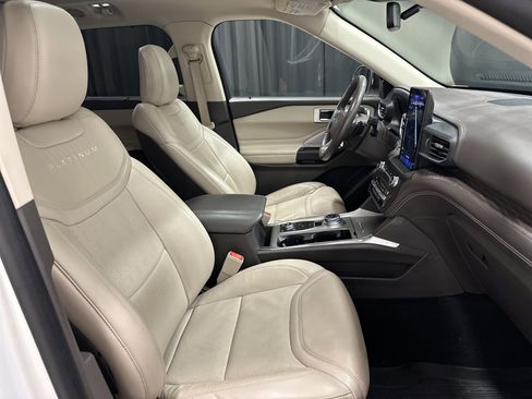 Used 2020 Ford Explorer Platinum w/ Premium Technology Package image 34