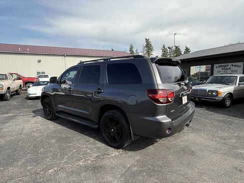 Used 2018 Toyota Sequoia TRD Sport AWD/4WD image 3
