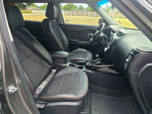 Used 2018 Kia Soul ! FWD image 14