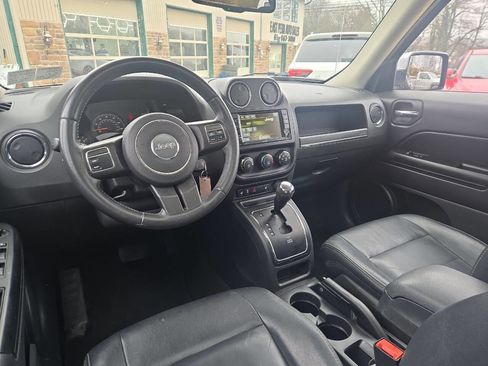 Used 2016 Jeep Patriot High Altitude image 19