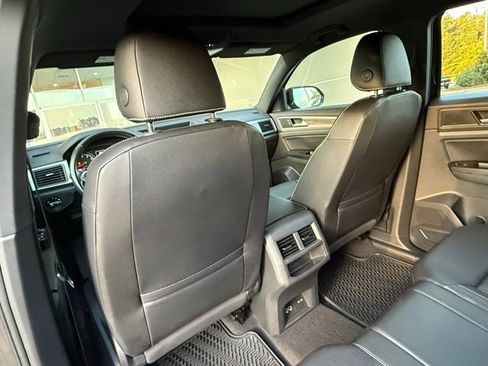 Used 2020 Volkswagen Atlas Cross Sport SE w/ Panoramic Sunroof Package FWD image 16