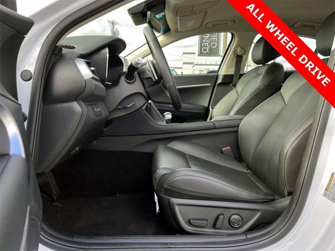 Certified 2025 Genesis G70 2.5T image 10