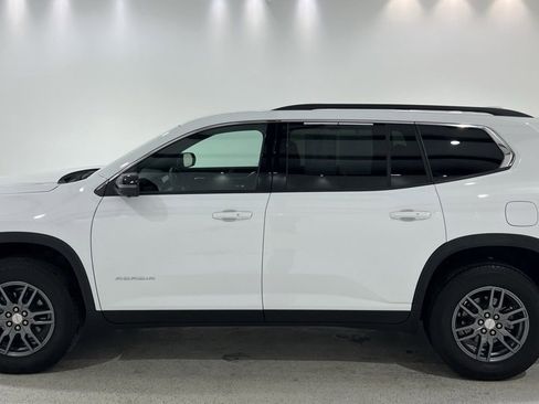 Used 2025 GMC Acadia Elevation image 1