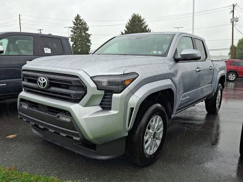 New 2025 Toyota Tacoma SR5 image 3