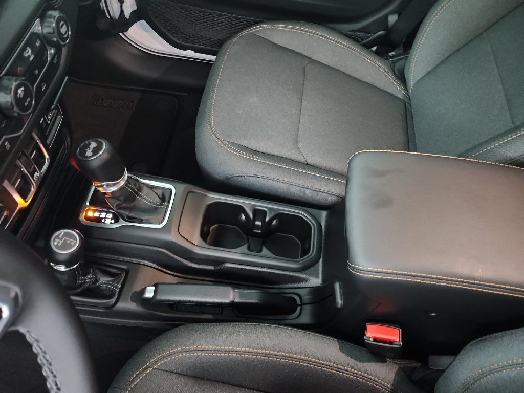 New 2026 Jeep Wrangler Unlimited Sahara AWD/4WD image 29