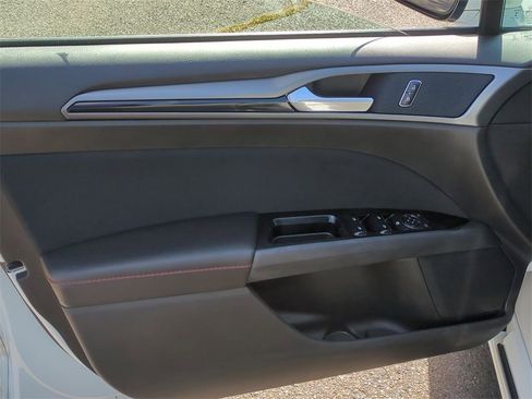 Used 2016 Ford Fusion SE w/ Equipment Group 201A image 11