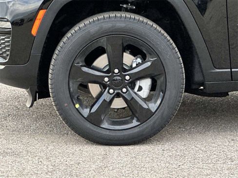 New 2025 Jeep Grand Cherokee Limited w/ Black Appearance Package image 7