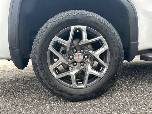 Used 2023 GMC Sierra 1500 SLT w/ SLT Premium Plus Package AWD/4WD image 18