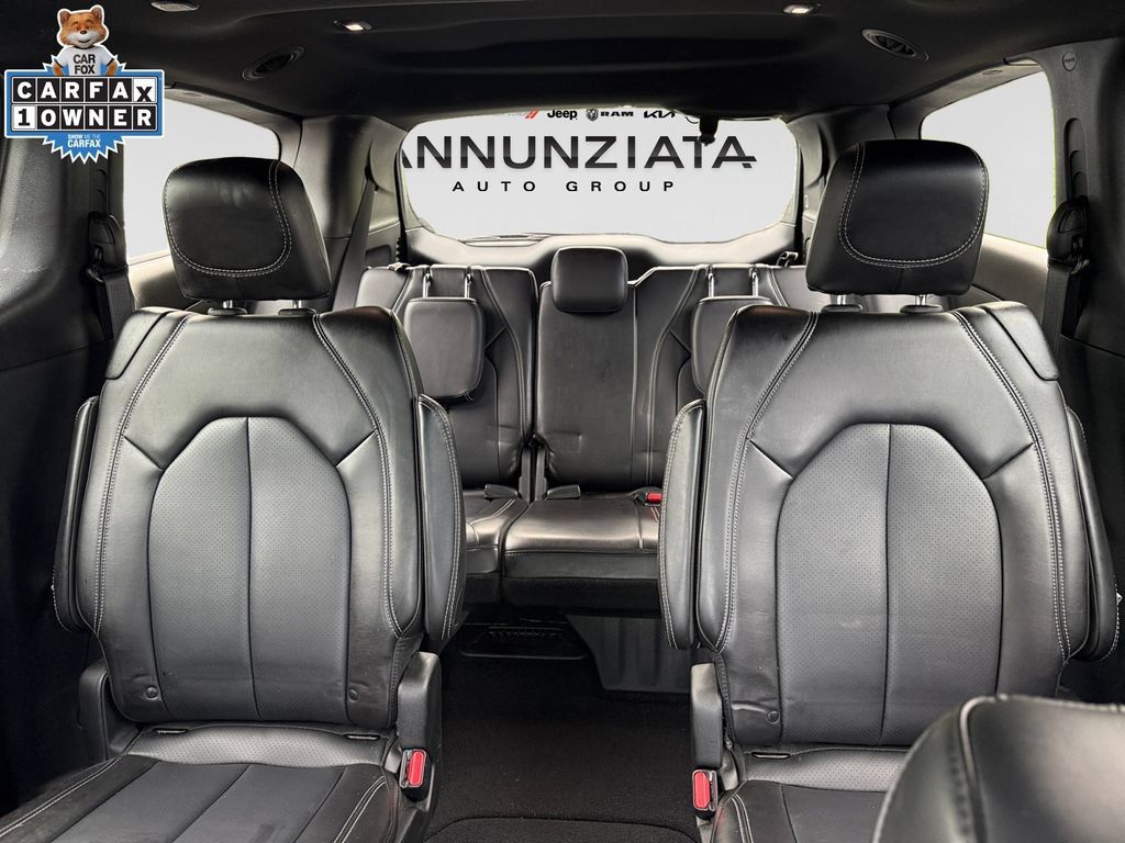 Used 2025 Chrysler Pacifica Select AWD/4WD image 17