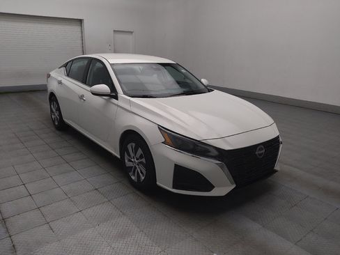Used 2023 Nissan Altima 2.5 S FWD image 13