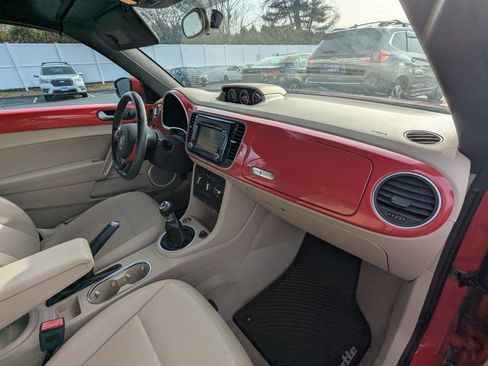 Used 2014 Volkswagen Beetle TDI image 22