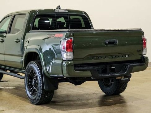 Used 2022 Toyota Tacoma TRD Sport w/ TRD Premium Sport Package AWD/4WD image 39