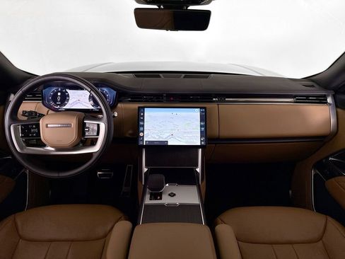 Used 2025 Land Rover Range Rover SE image 9