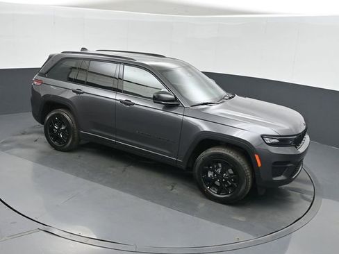 New 2025 Jeep Grand Cherokee Altitude image 29