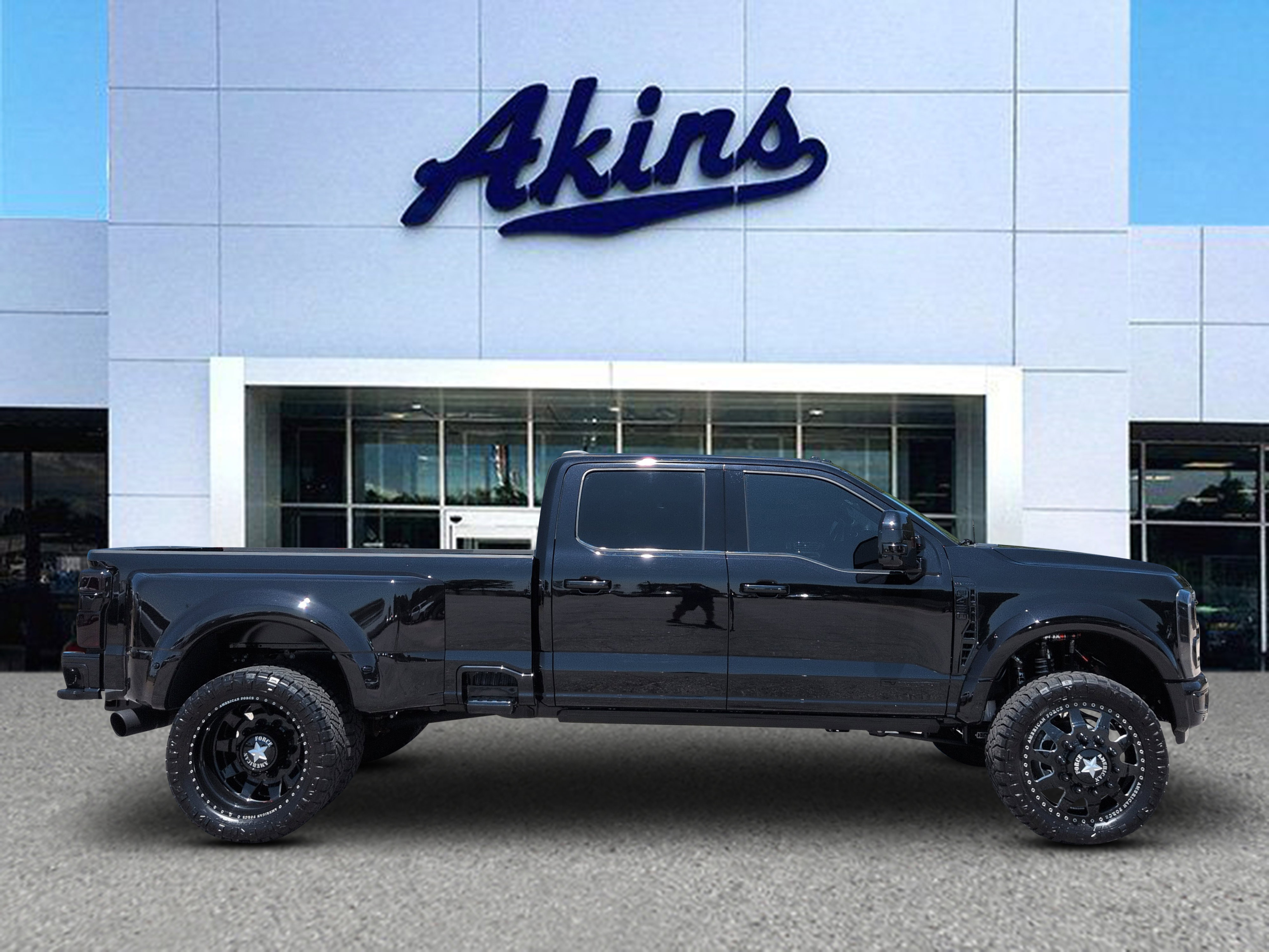 Used 2024 Ford F450 Platinum w/ FX4 Off-Road Package AWD/4WD image 1