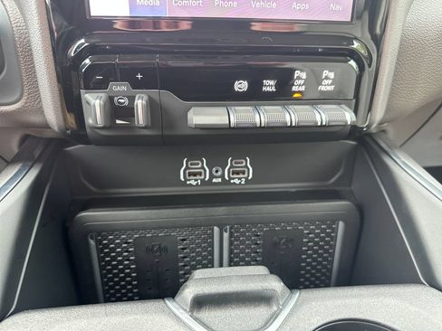 Used 2026 RAM 3500 Laramie AWD/4WD image 15