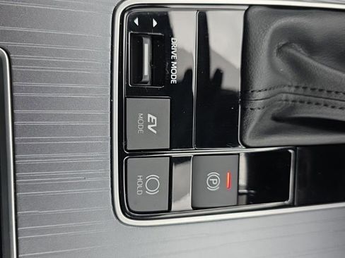 Used 2025 Toyota Sienna XLE image 28