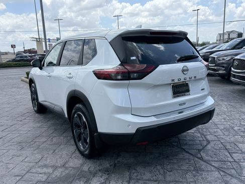 Used 2025 Nissan Rogue SV image 5