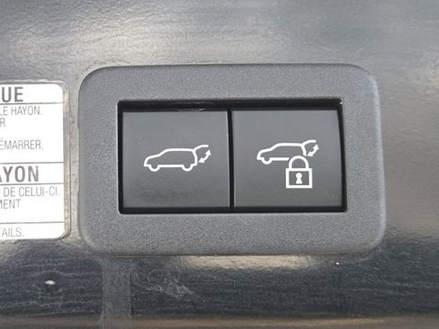 Used 2022 Toyota Corolla Cross XLE image 30